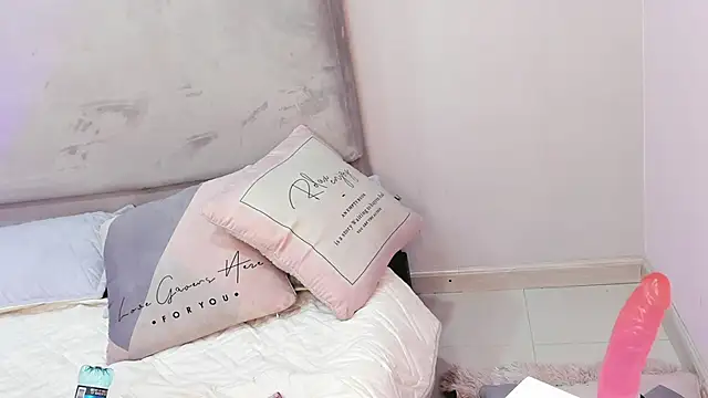 Snapshot of Shelsyissy chatting on 11-06-25, 10:25 Shelsyissy online show from 11-06-25, 10:25