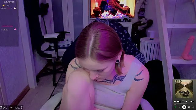 RetroMarie online show from 11-13-25, 04:44