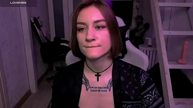 Snapshot of RetroMarie chatting on 10-31-25, 11:11 RetroMarie online show from 10-31-25, 11:11