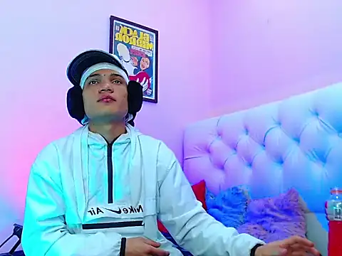 Snapshot of bad_boy_hottx chatting on 11-02-25, 05:56 bad boy hottx online show from 11-02-25, 05:56