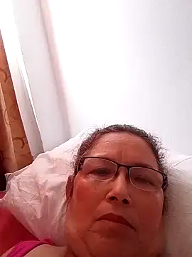 Snapshot of Cessi50 chatting on 05-17-26, 03:34 Cessi50 online show from 05-17-26, 03:34