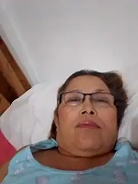 Snapshot of Cessi50 chatting on 05-19-26, 02:40 Cessi50 online show from 05-19-26, 02:40