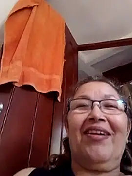 Snapshot of Cessi50 chatting on 05-18-26, 06:01 Cessi50 online show from 05-18-26, 06:01