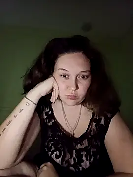 Snapshot of Rosytta chatting on 10-31-25, 11:11 Rosytta online show from 10-31-25, 11:11