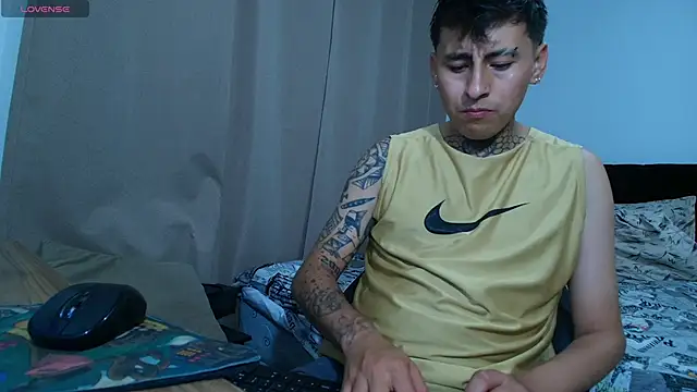 Snapshot of emi_liano10 chatting on 11-08-25, 11:41 emi liano10 online show from 11-08-25, 11:41