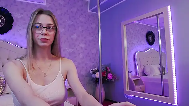 GracieCute online show from 02-26-25, 04:19
