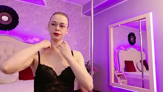 GracieCute online show from 06-17-26, 03:39