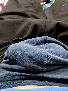 Snapshot of Elpichulotote20 chatting on 03-17-26, 02:36 Elpichulotote20 online show from 03-17-26, 02:36