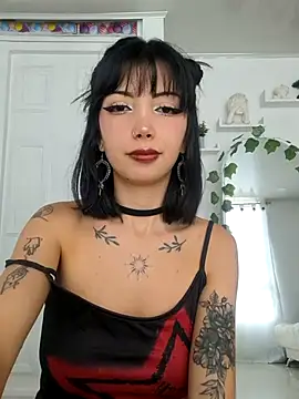 Evelyn R  online show from 12-20-25, 03:48