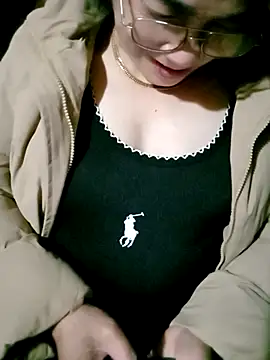 small-house123 online show from 11-20-25, 01:01