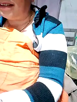 small-house123 online show from 12-02-25, 01:13