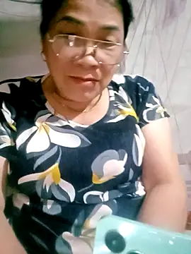 Snapshot of small-house123 chatting on 11-06-25, 04:33 small-house123 online show from 11-06-25, 04:33