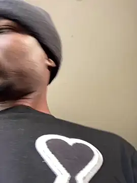 Snapshot of Ndodemnyama@xh chatting on 11-17-25, 04:05 Ndodemnyamaxh online show from 11-17-25, 04:05