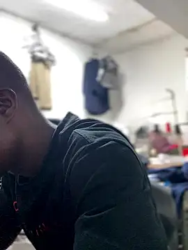 Snapshot of Ndodemnyama@xh chatting on 01-12-26, 11:06 Ndodemnyamaxh online show from 01-12-26, 11:06