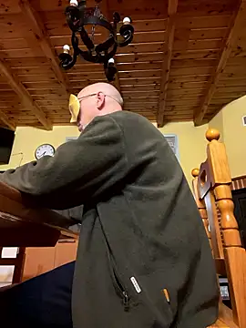 Snapshot of men1967 chatting on 01-18-26, 05:38 men1967 online show from 01-18-26, 05:38