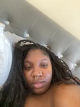 Snapshot of onlyymisha chatting on 11-01-25, 01:38 onlyymisha online show from 11-01-25, 01:38