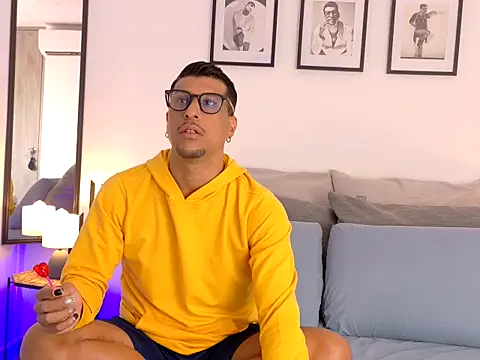 Snapshot of zac-bennett chatting on 11-09-25, 08:35 zac-bennett online show from 11-09-25, 08:35