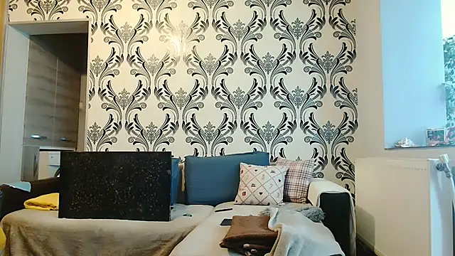 CharmingPearl online show from 12-22-25, 07:30