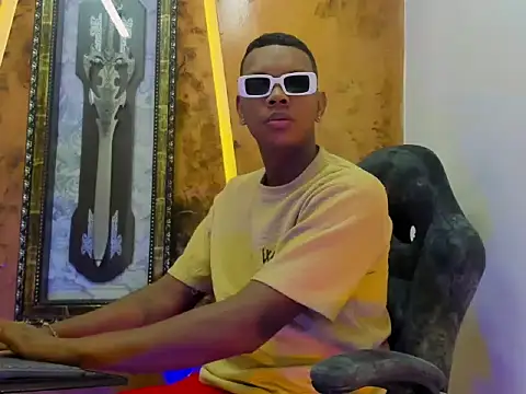 Snapshot of the_hot_boy0 chatting on 11-09-25, 12:20 the hot boy0 online show from 11-09-25, 12:20