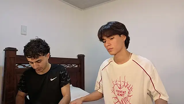 Snapshot of Raven_Eclipse chatting on 11-05-25, 09:18 Raven Eclipse online show from 11-05-25, 09:18