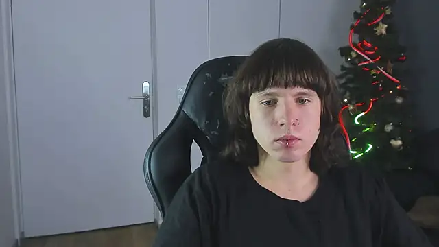 CutieKai  online show from 12-21-25, 10:10