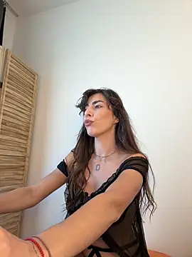 Snapshot of Rebecaburns chatting on 05-15-26, 12:14 Rebecaburns online show from 05-15-26, 12:14