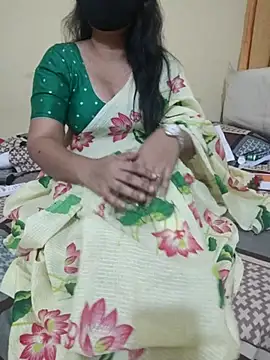 Snapshot of mouni499 chatting on 05-09-26, 06:22 mouni499 online show from 05-09-26, 06:22