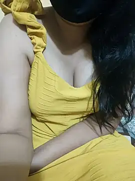 Snapshot of mouni499 chatting on 05-13-26, 03:13 mouni499 online show from 05-13-26, 03:13