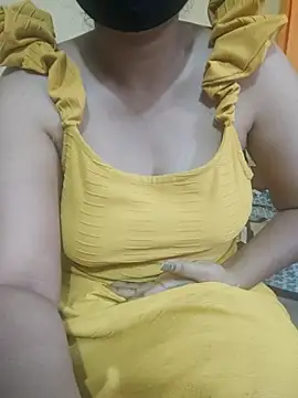 Snapshot of mouni499 chatting on 05-08-26, 05:00 mouni499 online show from 05-08-26, 05:00