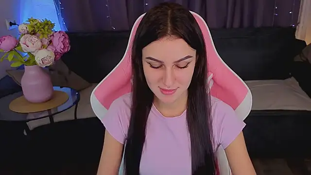 Snapshot of Katrin_Mur chatting on 11-06-25, 12:53 Katrin Mur online show from 11-06-25, 12:53