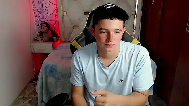 Snapshot of giorgio_box chatting on 11-06-25, 12:31 giorgio box online show from 11-06-25, 12:31