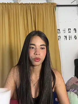 Snapshot of Milleradhara24 chatting on 07-13-26, 02:00 Milleradhara24 online show from 07-13-26, 02:00