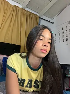 Snapshot of Milleradhara24 chatting on 06-20-26, 03:11 Milleradhara24 online show from 06-20-26, 03:11