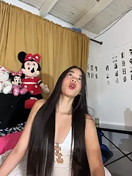 Snapshot of Milleradhara24 chatting on 05-14-26, 01:35 Milleradhara24 online show from 05-14-26, 01:35