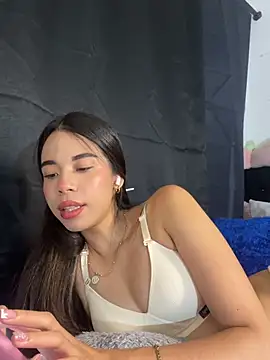 Snapshot of Milleradhara24 chatting on 07-16-26, 02:41 Milleradhara24 online show from 07-16-26, 02:41