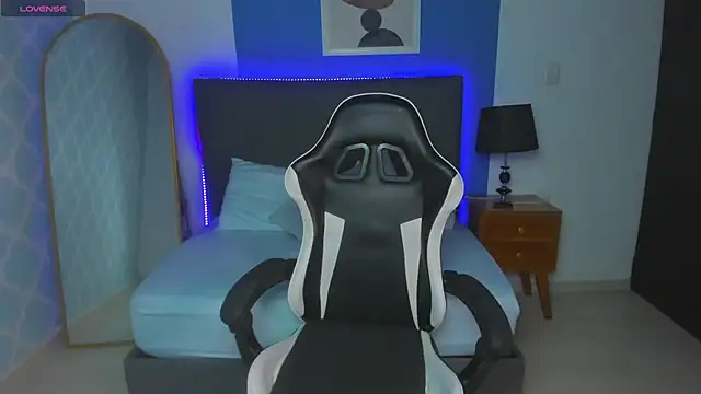 shanel smithh online show from 11-25-25, 12:38