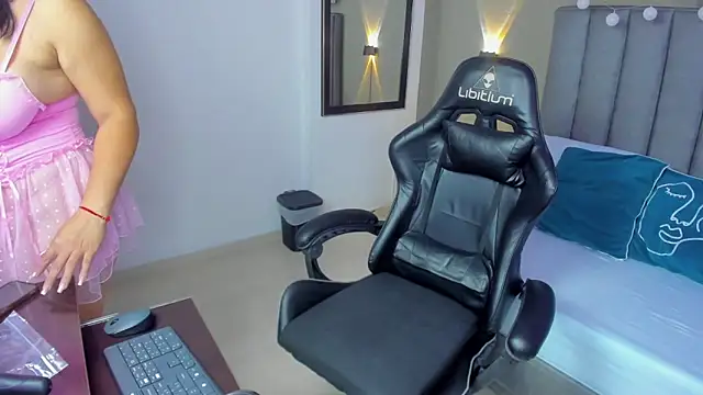 shanel smithh online show from 04-09-26, 12:33