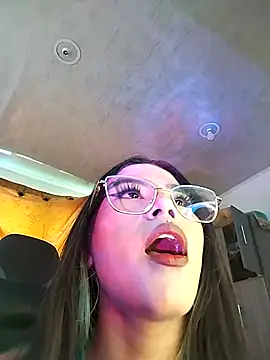 Snapshot of Namii23 chatting on 11-02-25, 06:46 Namii23 online show from 11-02-25, 06:46