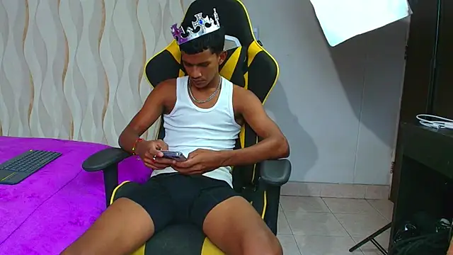 Boy savoy online show from 11-06-25, 07:40