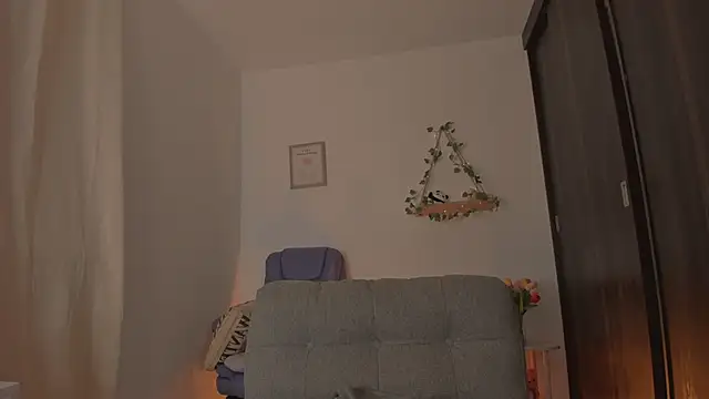 Snapshot of bergmanamii chatting on 04-21-26, 01:42 bergmanamii online show from 04-21-26, 01:42
