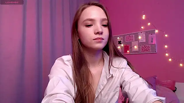 Adria Arjona online show from 03-17-26, 07:33