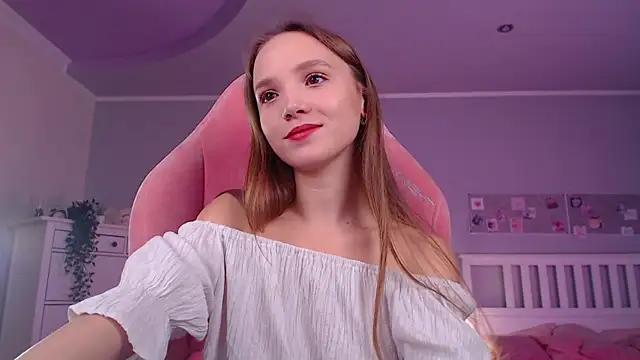 Adria Arjona online show from 11-06-25, 07:45