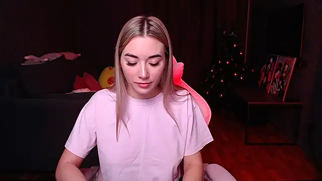 Rosie Mac online show from 12-17-25, 02:16