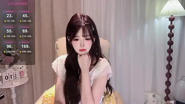Snapshot of Yaiyigirl chatting on 06-11-26, 04:04 Yaiyigirl online show from 06-11-26, 04:04