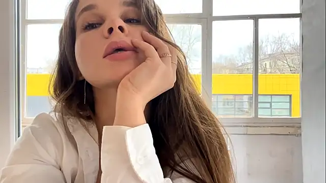 Luna Blossom online show from 11-02-25, 09:58