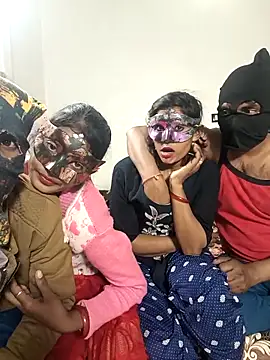 Snapshot of Real-Family chatting on 01-16-26, 06:01 Real-Family online show from 01-16-26, 06:01