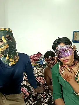 Snapshot of Real-Family chatting on 11-28-25, 03:45 Real-Family online show from 11-28-25, 03:45