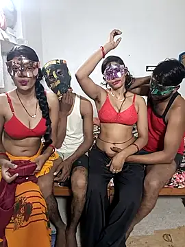 Snapshot of Real-Family chatting on 12-18-25, 05:06 Real-Family online show from 12-18-25, 05:06