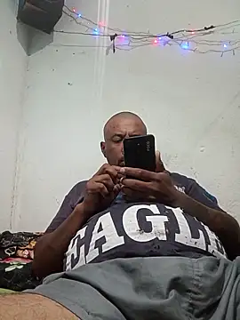 Snapshot of negrocomomisuerte chatting on 12-20-25, 03:42 negrocomomisuerte online show from 12-20-25, 03:42