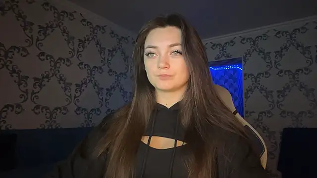 Snapshot of TwotyBright chatting on 02-19-26, 04:09 TwotyBright online show from 02-19-26, 04:09